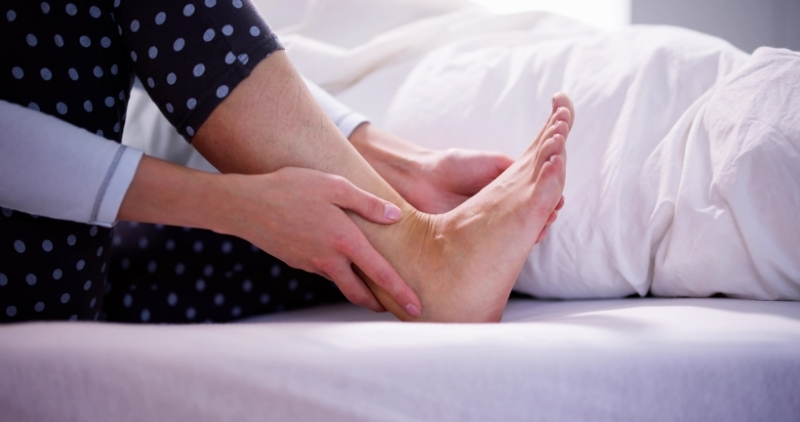 Why Do Your Heels Hurt in the Morning? Plantar Fasciitis Guide